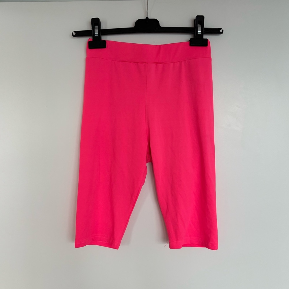 11-13” Waist Vibrant Women's Biker Shorts, Pink, Size Small.